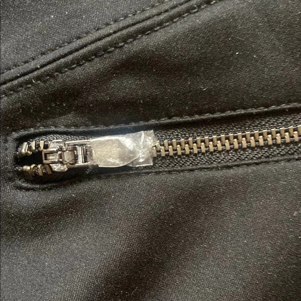 Black Full-Length Leggings with Wide Waistband and Stretch Fabric - Picture 5 of 8